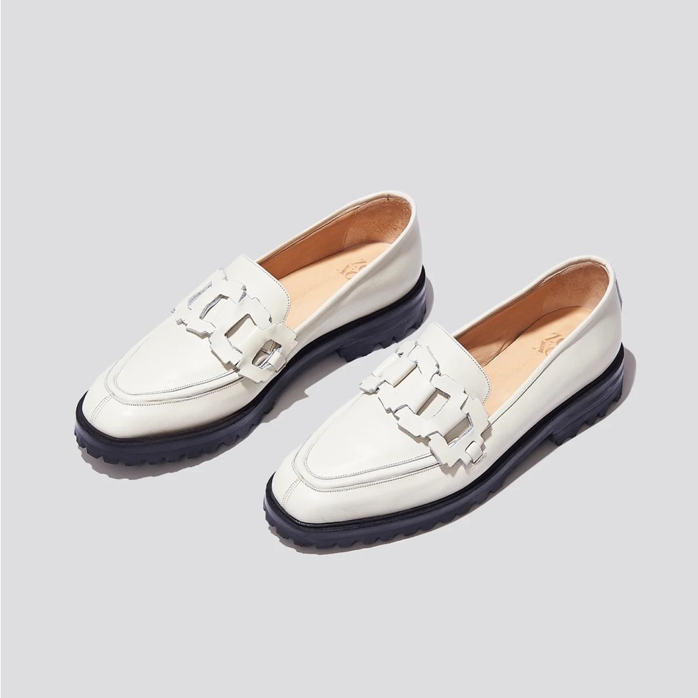 Zou Xou Trini Loafer in Marfil
CHUNKY LOAFERS IN WHITE LEATHER